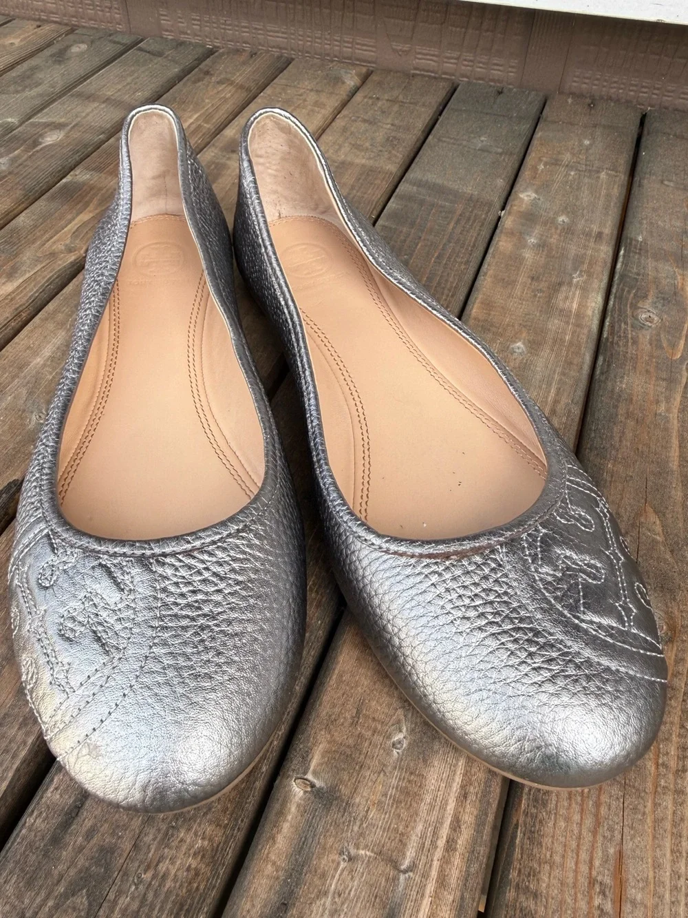 Tory Burch Ruby Silver Pebbled Leather Ballet Flats Size 10.5